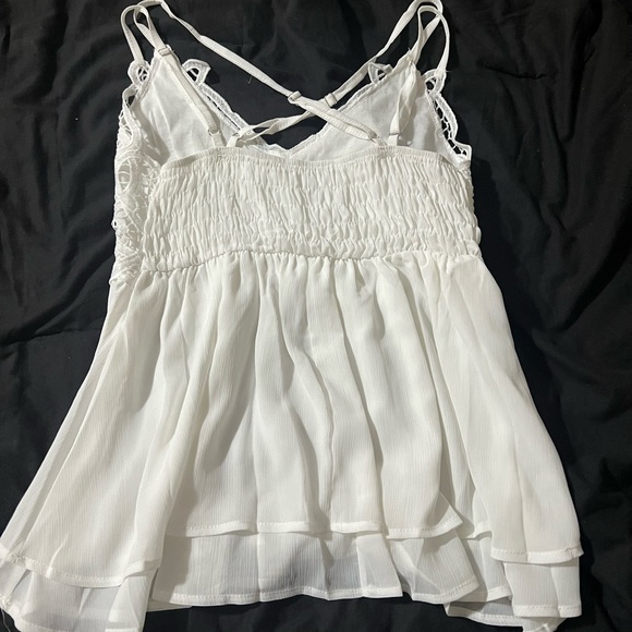 White tank top with lace design - Picture 3 of 3